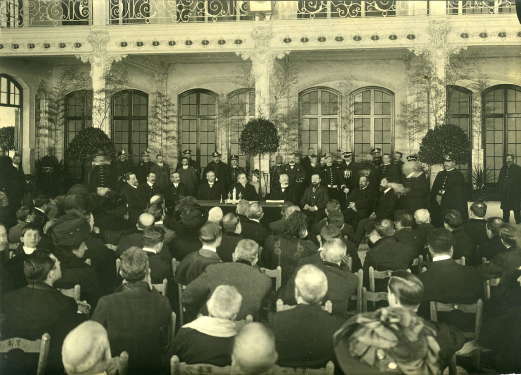 Lliurament del premi Mentora de 1910 a Dionís Puig (Frederic Ballell. AFB)